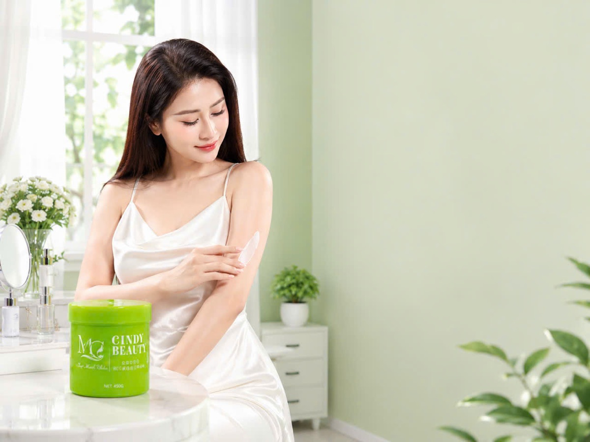 Thoa Kem Body Cindy Beauty lên da tay nhẹ nhàng mỗi ngày