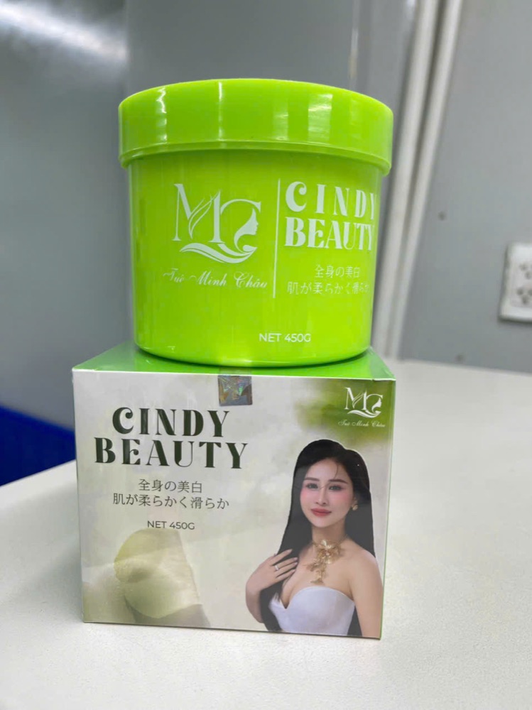 Hũ Kem Body Cindy Beauty đặt trên hộp giấy có tem niêm phong hologram